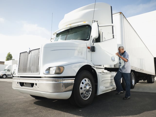 Trucking Workforce: The Pros & Cons of 1099 Contractors vs. Employees