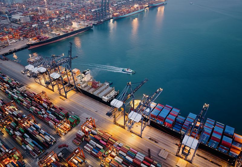 container-terminal-at-night-800x550