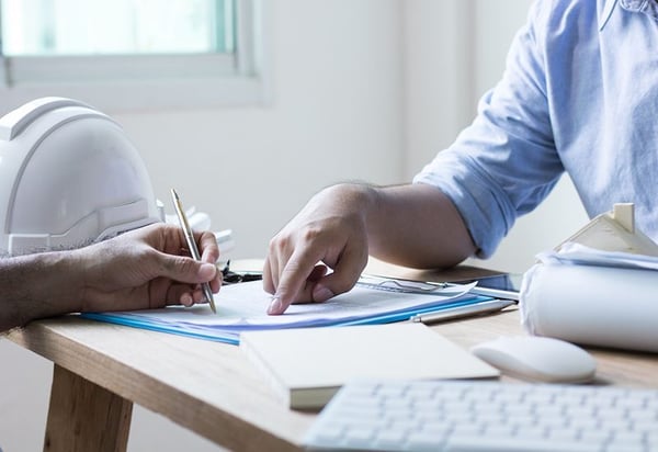 engineer-sign-on-paper-contract-800x550