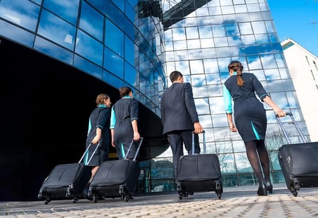 flight-crew-walking-with-luggage-800x550