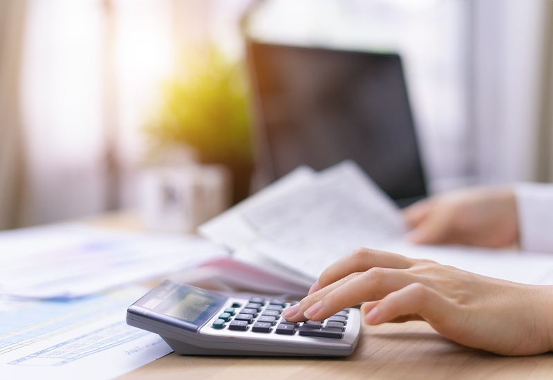getty-images-1264780632-calculator-800x550