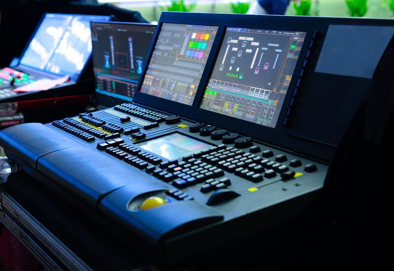 stage-lighting-and-sound-control-console-800x550