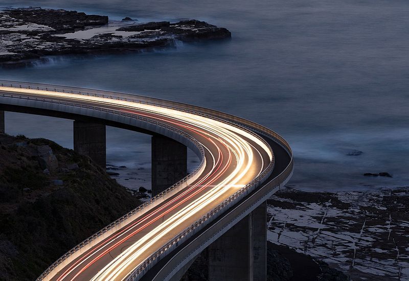 traffic-on-bridge-800x550